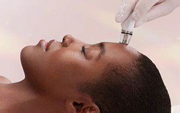 DiamondGlow Facial Specialist at En Vogue Medi-Spa in Southampton, PA and Langhorne, PA